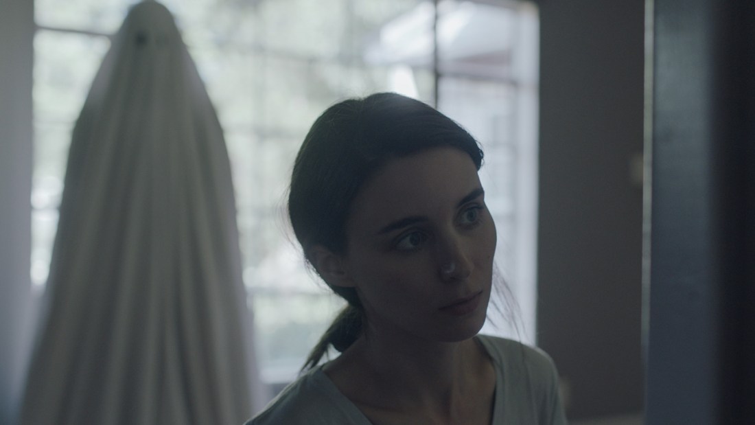 rooney_mara_a_ghost_story_-_epk_-_h_2017
